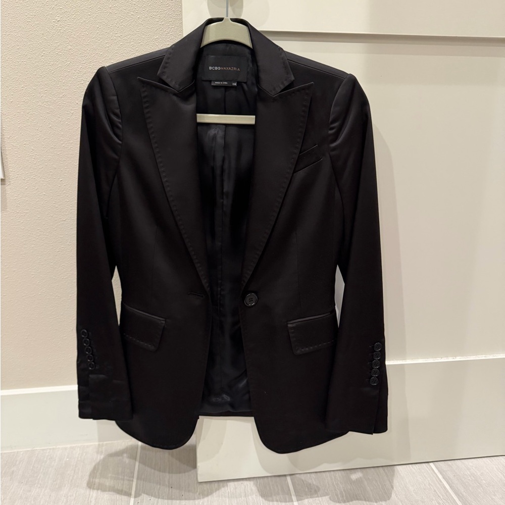 BCBGMaxAzria Fitted Black Blazer Jacket